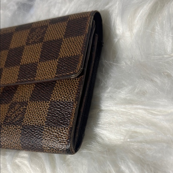 Louis Vuitton Damier Ebene canvas International Wallet. P43 - Picture 5 of 16